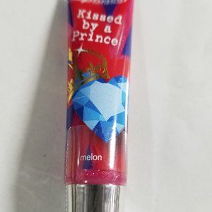 LIPLICIOUS KISSED BY A PRINCE MELON